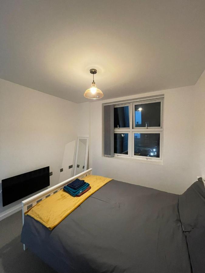 Charming Modern Apartment Near London Heathrow Feltham Esterno foto